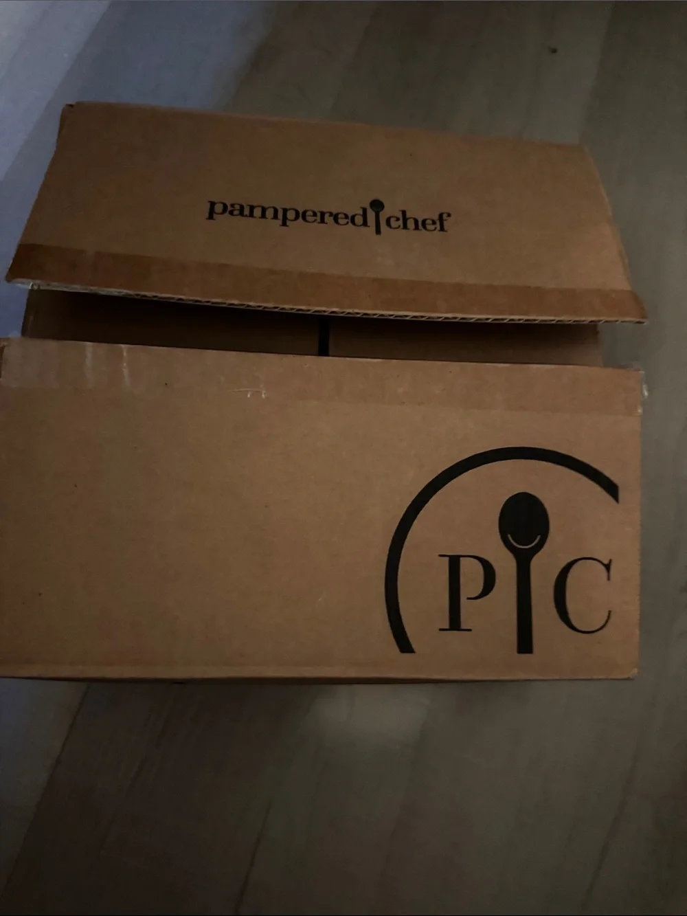Pampered Chef Cool And Serve Bowl White Food Storage Container Clear Lid NEW